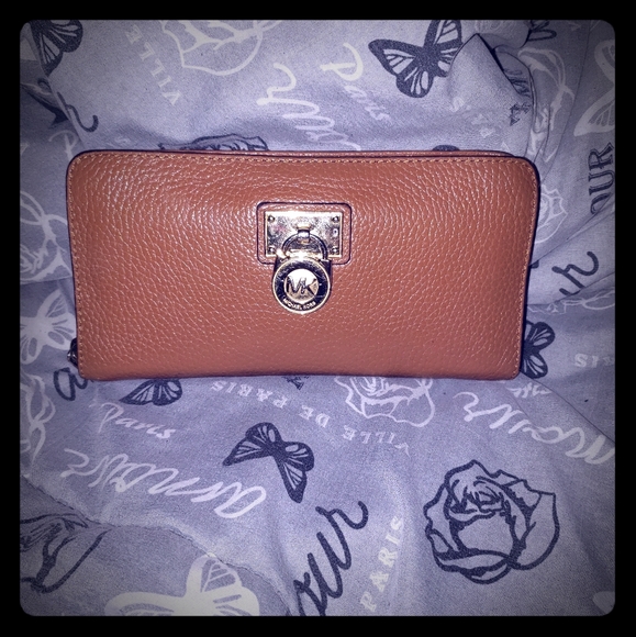 Michael Kors wallet - Picture 1 of 1